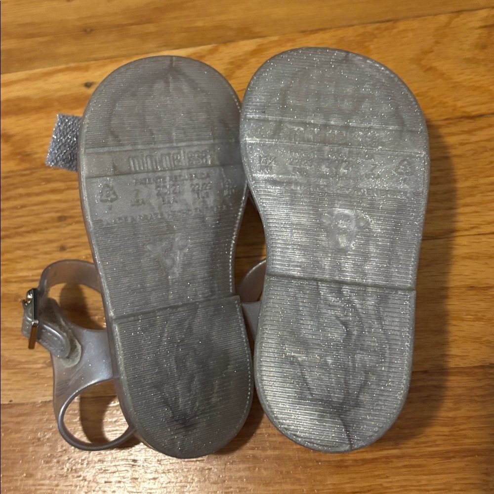 Mini Melissa Chic Silver Kids' Sandals with Bow - Picture 3 of 3